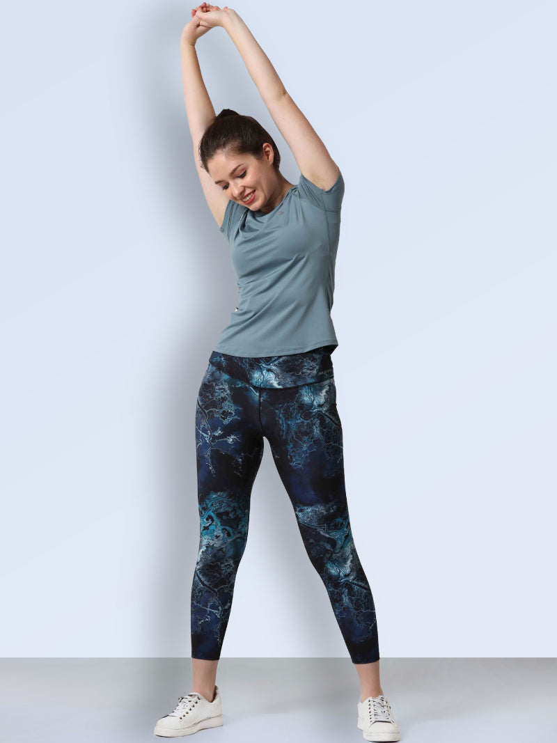 Buy Imperative Women Black Mid Rise Gym Tights Yoga Pants with Contrast  Panels, Sports Leggings Made with 4Way Stretch Fabric Online In India At  Discounted Prices
